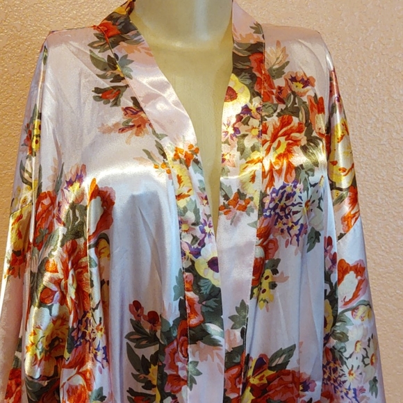 Like new Robe - Picture 3 of 7